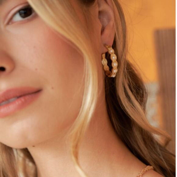 Elegant Gold Pearl Scalloped Hoop Earrings - Picture 3 of 12